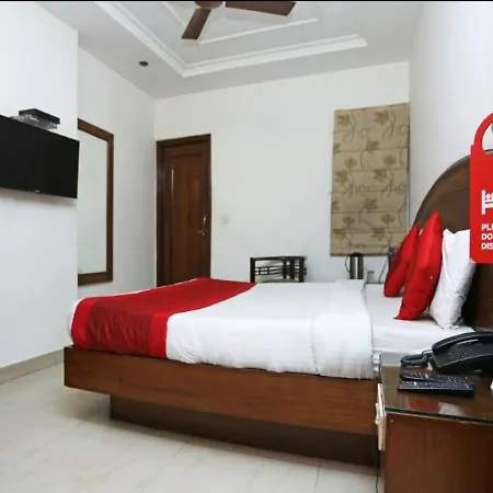 Hotel Spot House - Walking The Rk Ashram Metro Station